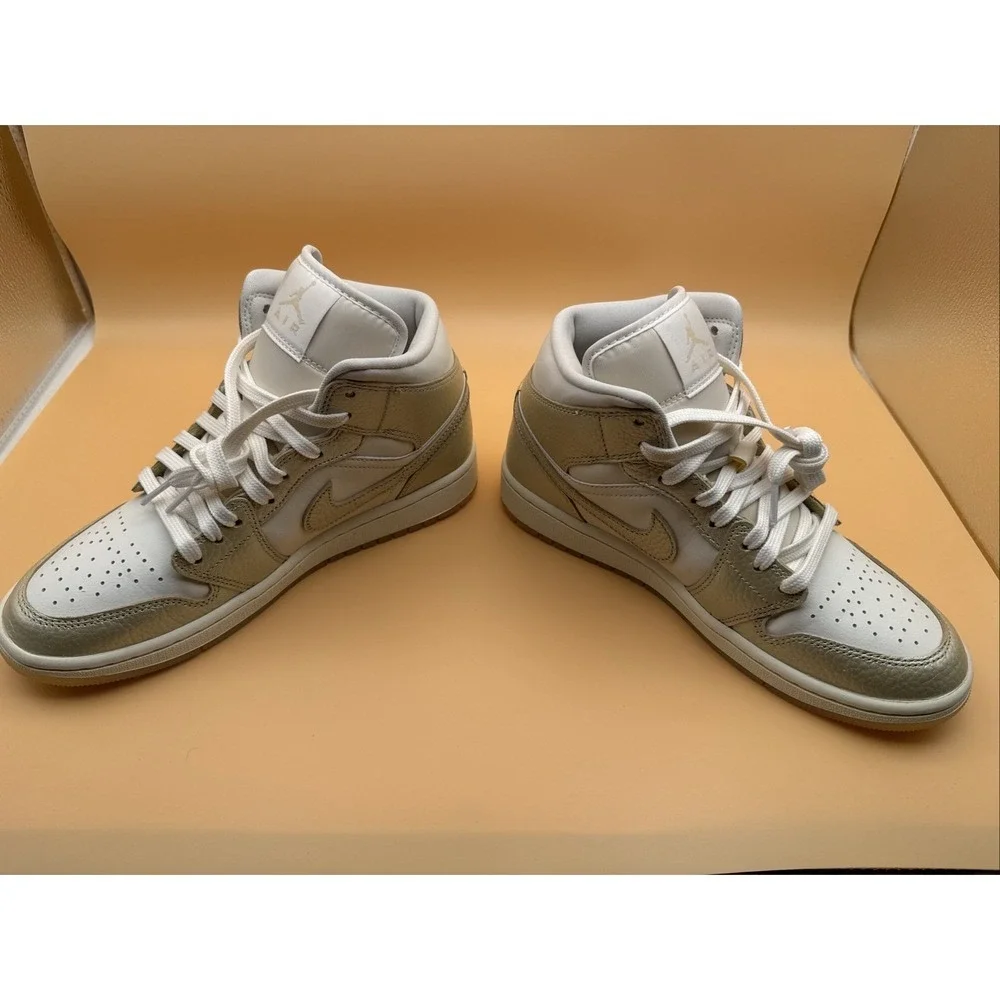 Jordan 1 Mid SE Hoops Gold Pack Sail Pale Ivory Team Gold High Top NIB Size 8